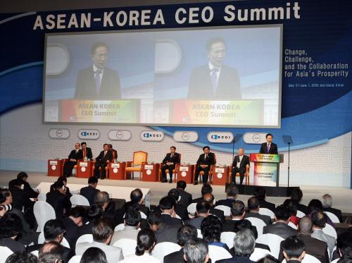 이명박 대통령 아세안 기업인 환담 및 CEO Summit 개회식 기조연설 이미지