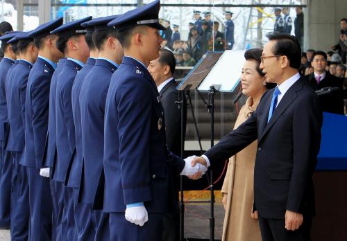 이명박 대통령 공군사관학교 졸업 및 임관식 이미지