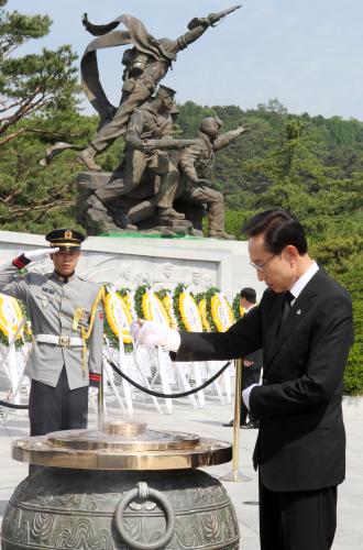 이명박 대통령 제55회 현충일 추념식 이미지