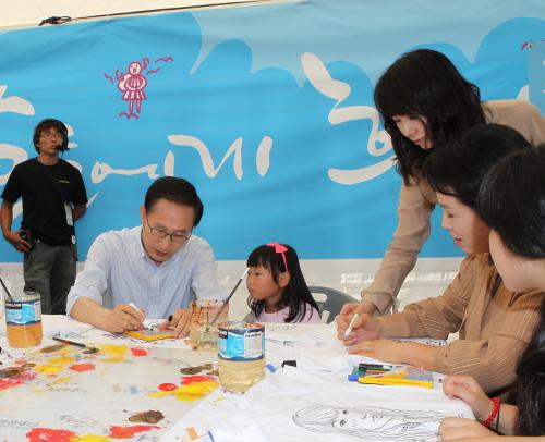 이명박 대통령 나눔문화대축제 오찬 및 현장 방문 이미지