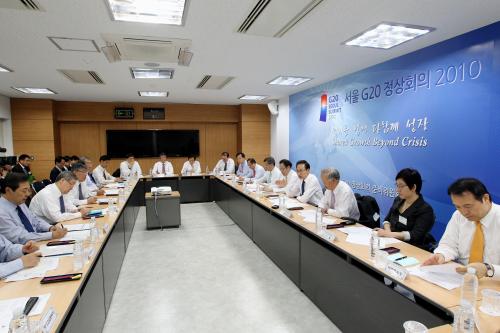 이명박 대통령 G20 정상회의 정례보고 회의 이미지