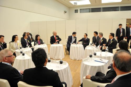 이명박 대통령 APEC 기업인자문위원회(ABAC)와의 대화 이미지