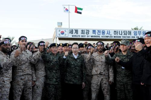 이명박 대통령 아부다비 알 아인 아크부대 방문 이미지