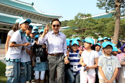  이명박 대통령 대한민국 어린이기자단 청와대 초청행사 이미지