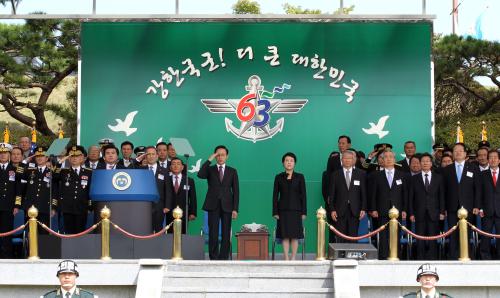 이명박 대통령 건군 제63주년 국군의 날 기념식 이미지